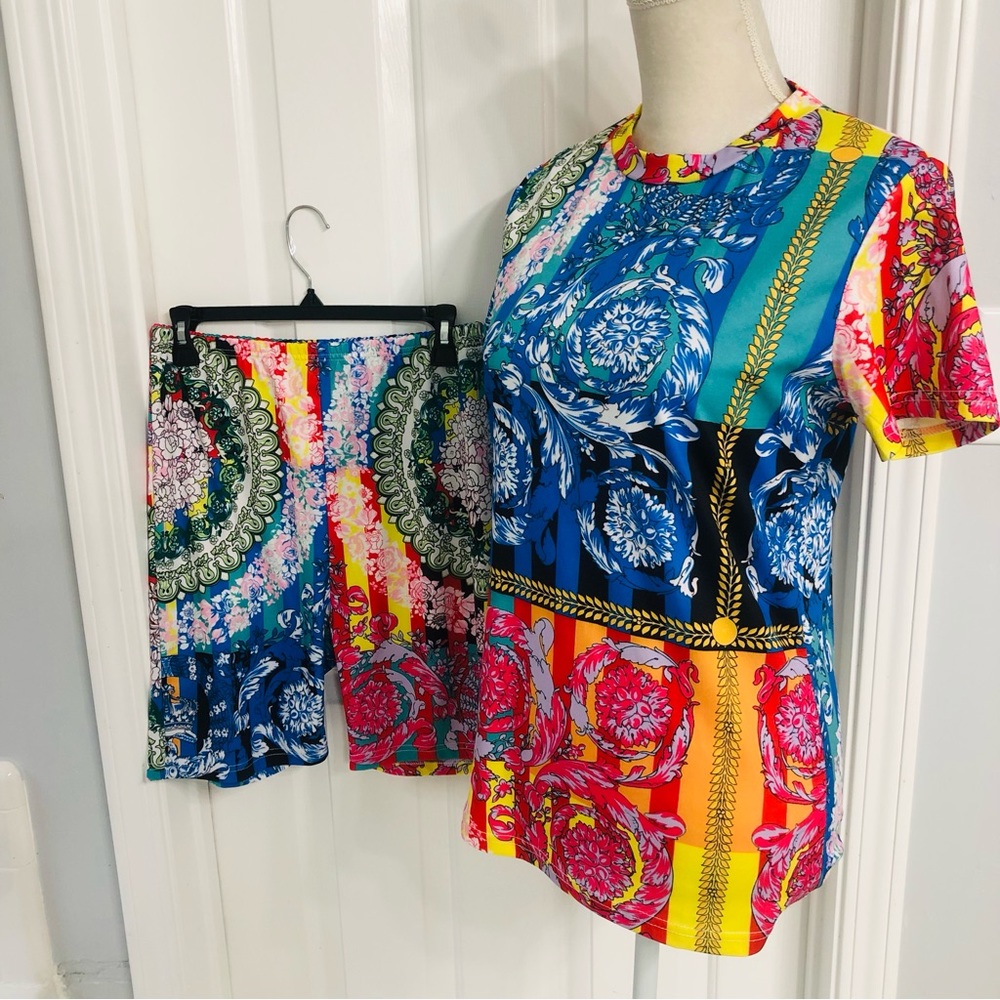 Shorts set colorful women’s Sz M short sleeve stretch soft